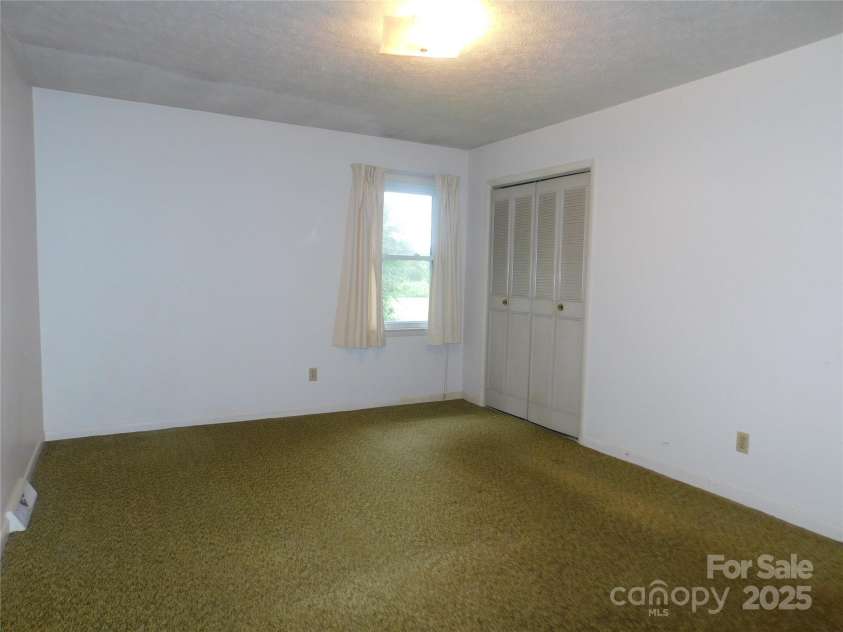 72 Mason View Lane, Hendersonville, NC 28792.  MLS# CAR4288206, YatesRealty ID 34005. Primary View 2