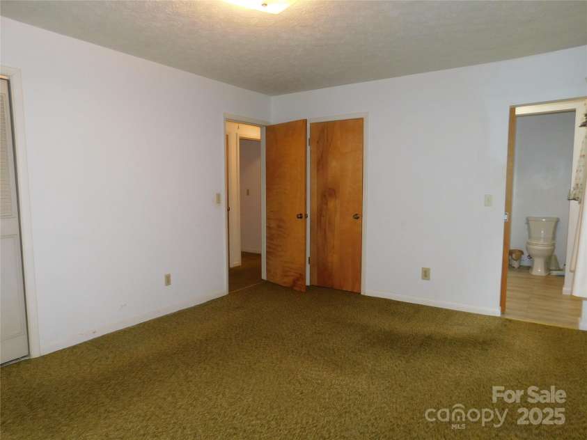 72 Mason View Lane, Hendersonville, NC 28792.  MLS# CAR4288206, YatesRealty ID 34005. Primary View 2