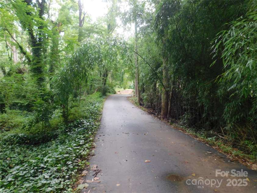 72 Mason View Lane, Hendersonville, NC 28792.  MLS# CAR4288206, YatesRealty ID 34005. Private Drive