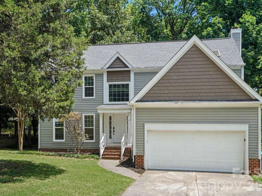 9604 Newby Lane, Matthews, NC 28105.  MLS# CAR4395981, YatesRealty ID 34007. 