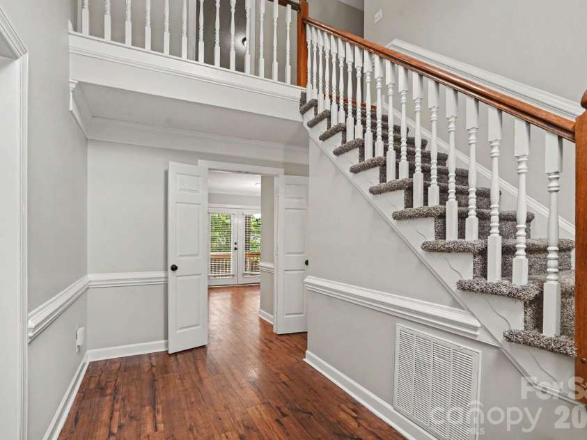 9604 Newby Lane, Matthews, NC 28105.  MLS# CAR4395981, YatesRealty ID 34007. 