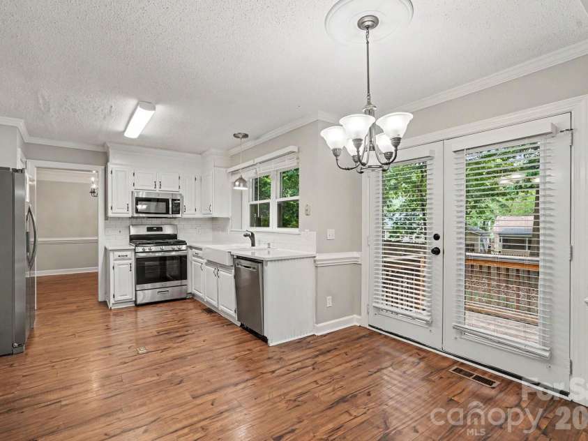 9604 Newby Lane, Matthews, NC 28105.  MLS# CAR4395981, YatesRealty ID 34007. 