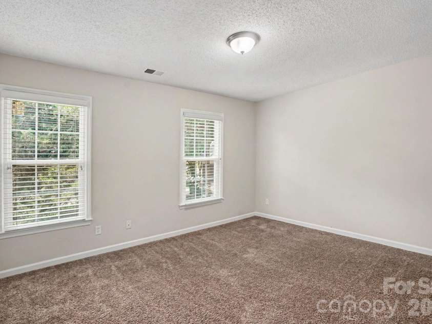 9604 Newby Lane, Matthews, NC 28105.  MLS# CAR4395981, YatesRealty ID 34007. 