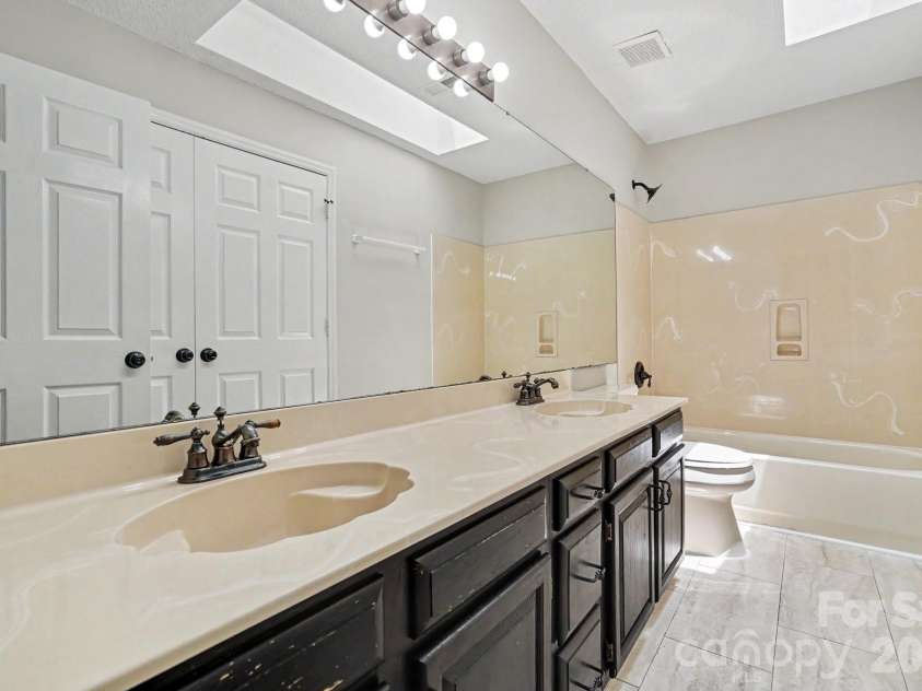 9604 Newby Lane, Matthews, NC 28105.  MLS# CAR4395981, YatesRealty ID 34007. 