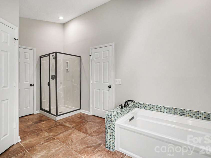 9604 Newby Lane, Matthews, NC 28105.  MLS# CAR4395981, YatesRealty ID 34007. 