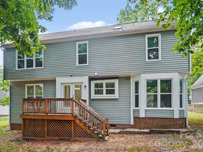 9604 Newby Lane, Matthews, NC 28105.  MLS# CAR4395981, YatesRealty ID 34007. 
