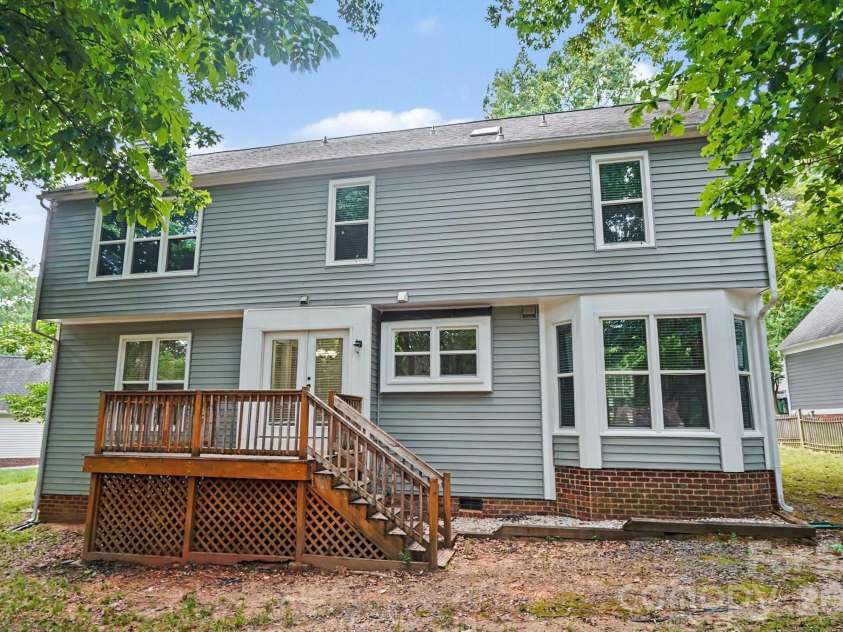 9604 Newby Lane, Matthews, NC 28105.  MLS# CAR4395981, YatesRealty ID 34007. 