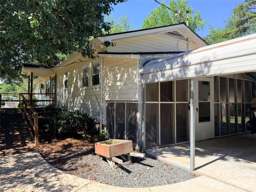 5945 Flowes Store Road, Concord, NC 28025.  MLS# CAR4398310, YatesRealty ID 34008. 