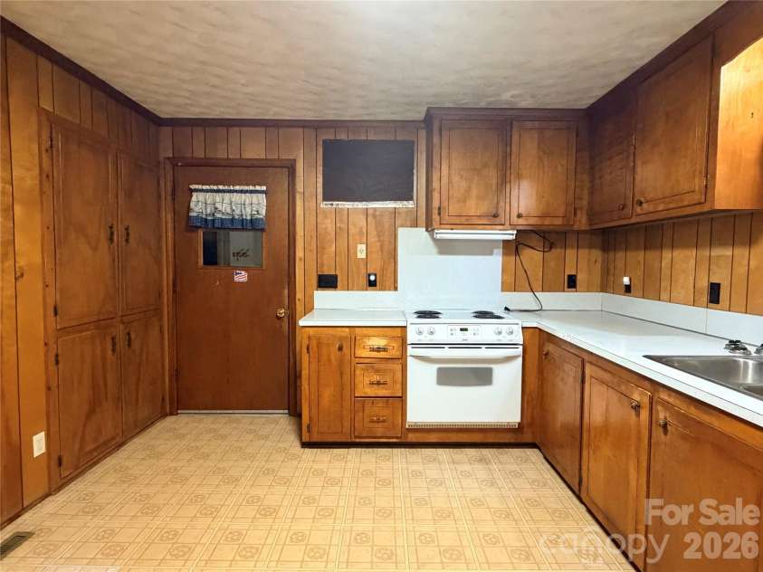 5945 Flowes Store Road, Concord, NC 28025.  MLS# CAR4398310, YatesRealty ID 34008. 