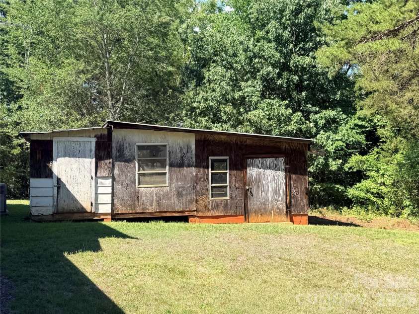 5945 Flowes Store Road, Concord, NC 28025.  MLS# CAR4398310, YatesRealty ID 34008. 
