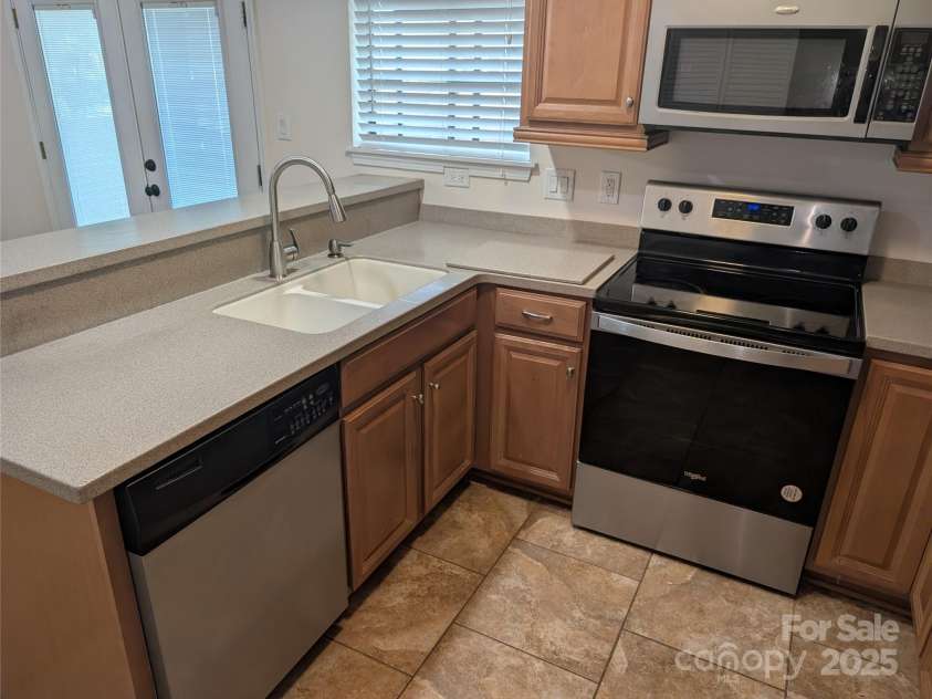 9221 Vicksburg Park Court, Charlotte, NC 28210.  MLS# CAR4289811, YatesRealty ID 34008. Kitchen
