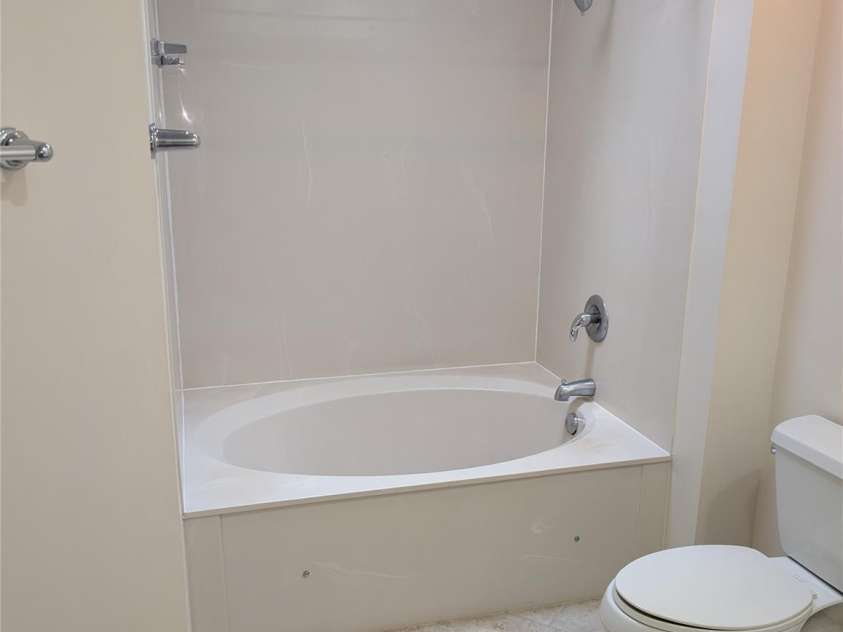 9221 Vicksburg Park Court, Charlotte, NC 28210.  MLS# CAR4289811, YatesRealty ID 34008. Master bath