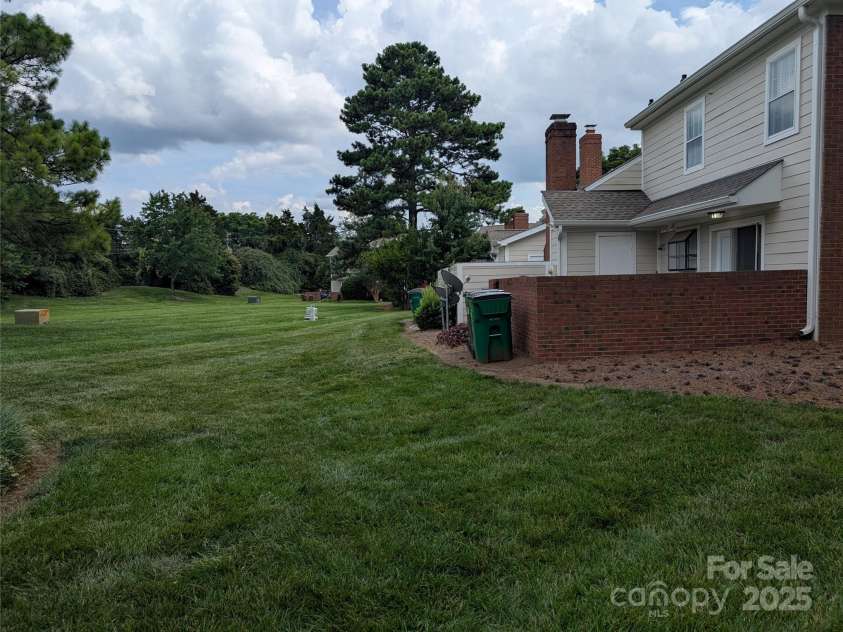 9221 Vicksburg Park Court, Charlotte, NC 28210.  MLS# CAR4289811, YatesRealty ID 34008. Rear yard open area