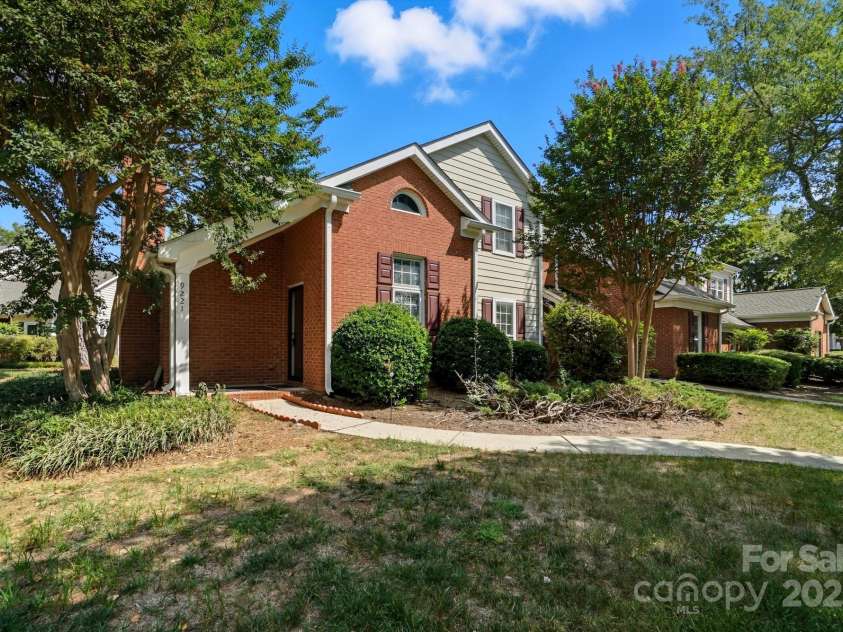 9221 Vicksburg Park Court, Charlotte, NC 28210.  MLS# CAR4305792, YatesRealty ID 34008. 9221 N Vicksburg Park Ct