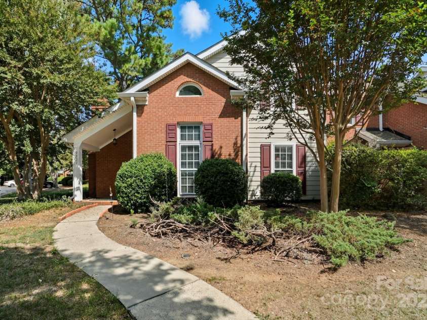 9221 Vicksburg Park Court, Charlotte, NC 28210.  MLS# CAR4305792, YatesRealty ID 34008. 9221 N Vicksburg Park Ct