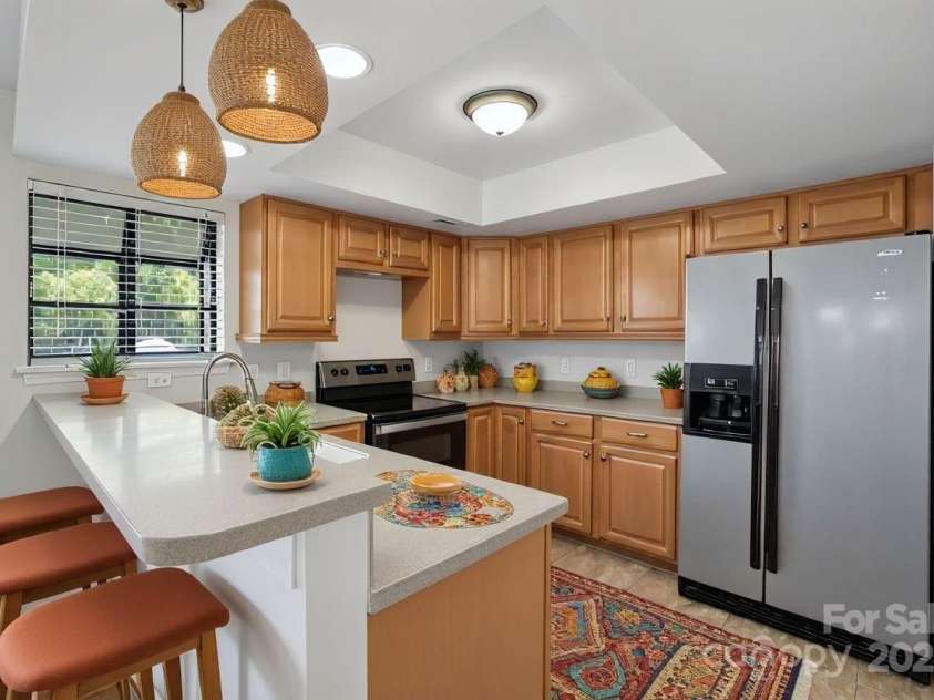 9221 Vicksburg Park Court, Charlotte, NC 28210.  MLS# CAR4305792, YatesRealty ID 34008. This photo has been virtually staged