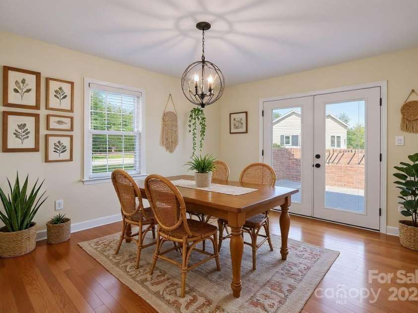 9221 Vicksburg Park Court, Charlotte, NC 28210.  MLS# CAR4305792, YatesRealty ID 34008. This photo has been virtually staged