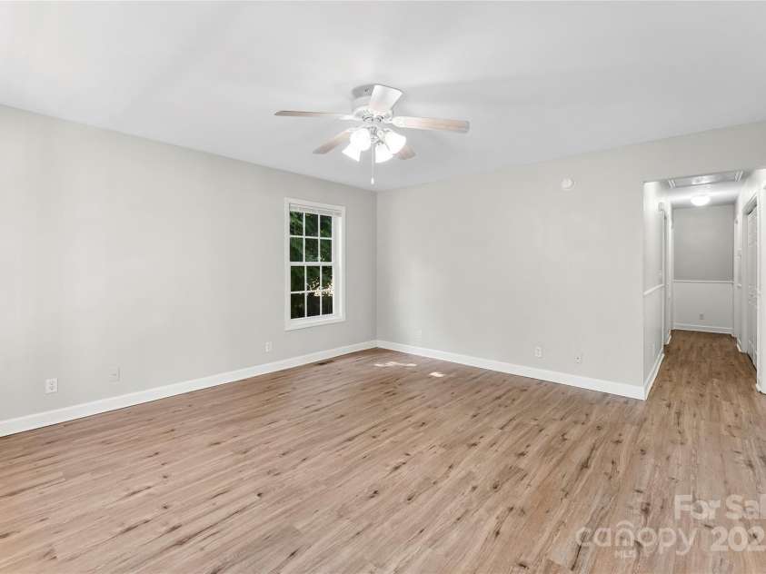 222 Jefferson Street, York, SC 29745.  MLS# CAR4293041, YatesRealty ID 34009. 