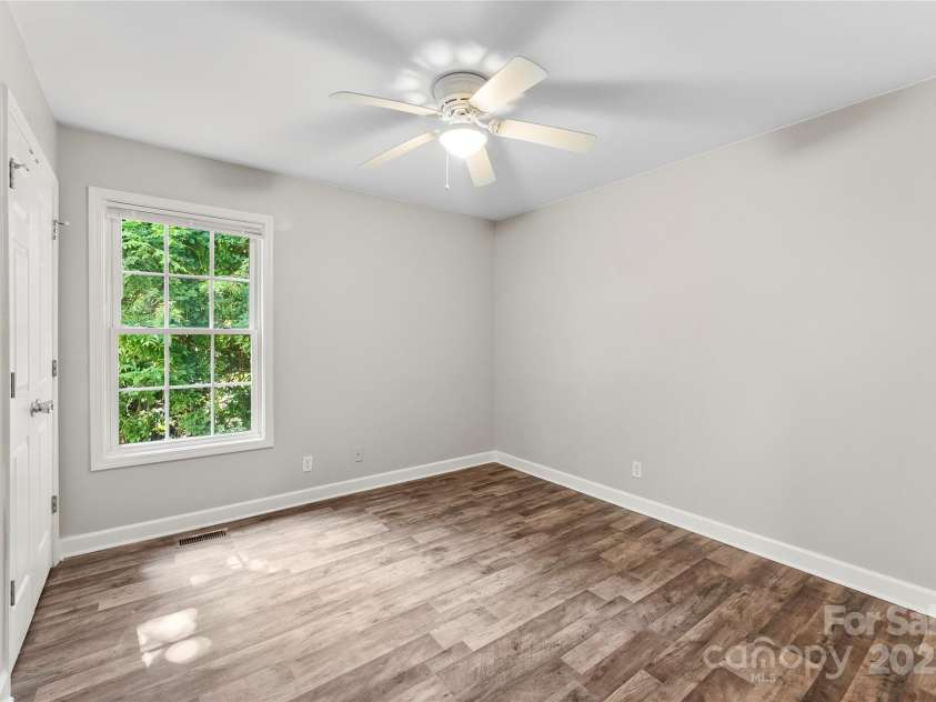 222 Jefferson Street, York, SC 29745.  MLS# CAR4293041, YatesRealty ID 34009. 