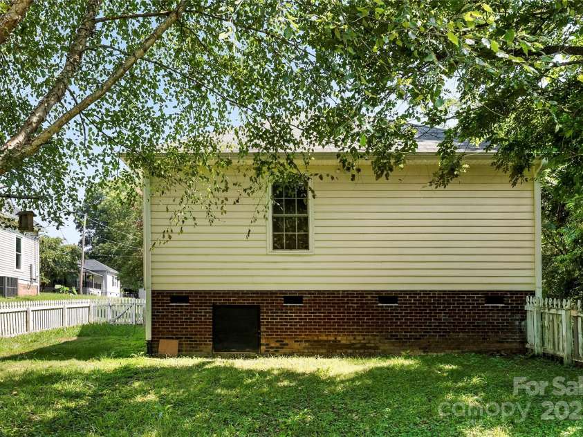 222 Jefferson Street, York, SC 29745.  MLS# CAR4293041, YatesRealty ID 34009. 