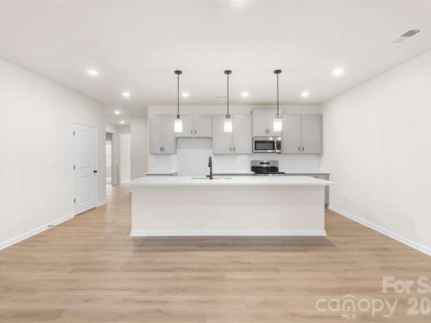 610 Cooley Drive, Salisbury, NC 28147.  MLS# CAR4398910, YatesRealty ID 34009. 