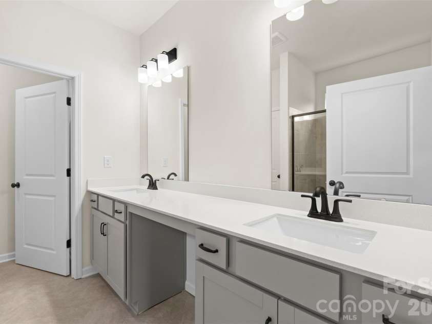 610 Cooley Drive, Salisbury, NC 28147.  MLS# CAR4398910, YatesRealty ID 34009. 
