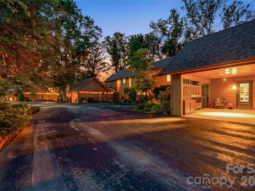 21 Village Drive, Asheville, NC 28803.  MLS# CAR4397486, YatesRealty ID 34010. 