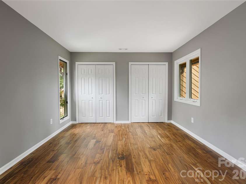 21 Village Drive, Asheville, NC 28803.  MLS# CAR4397486, YatesRealty ID 34010. 