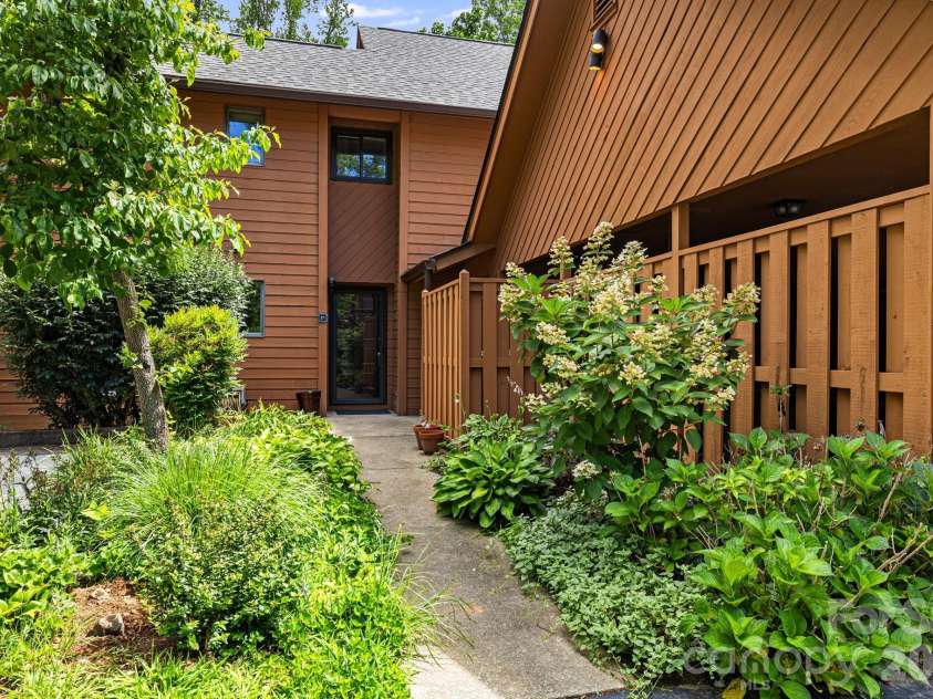 21 Village Drive, Asheville, NC 28803.  MLS# CAR4397486, YatesRealty ID 34010. 