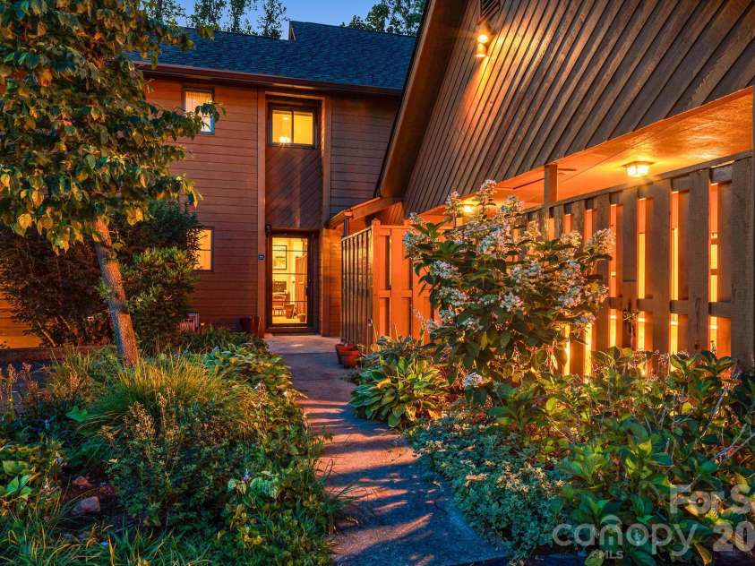 21 Village Drive, Asheville, NC 28803.  MLS# CAR4397486, YatesRealty ID 34010. 