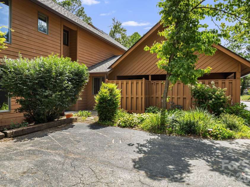 21 Village Drive, Asheville, NC 28803.  MLS# CAR4397486, YatesRealty ID 34010. 