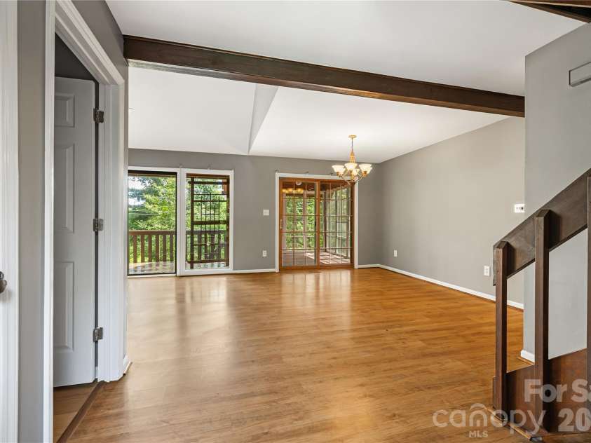21 Village Drive, Asheville, NC 28803.  MLS# CAR4397486, YatesRealty ID 34010. 