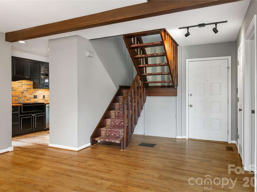 21 Village Drive, Asheville, NC 28803.  MLS# CAR4397486, YatesRealty ID 34010. 
