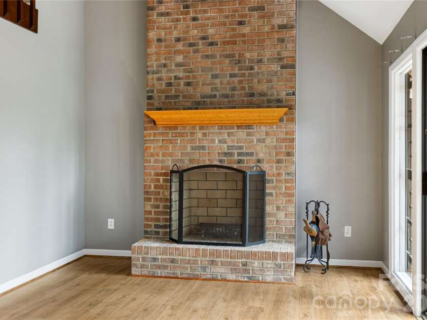 21 Village Drive, Asheville, NC 28803.  MLS# CAR4397486, YatesRealty ID 34010. 