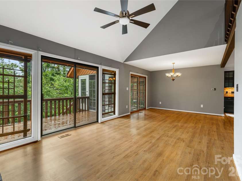 21 Village Drive, Asheville, NC 28803.  MLS# CAR4397486, YatesRealty ID 34010. 