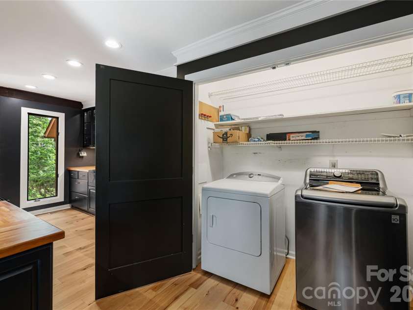 21 Village Drive, Asheville, NC 28803.  MLS# CAR4397486, YatesRealty ID 34010. 
