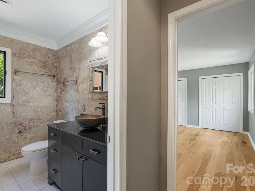 21 Village Drive, Asheville, NC 28803.  MLS# CAR4397486, YatesRealty ID 34010. 