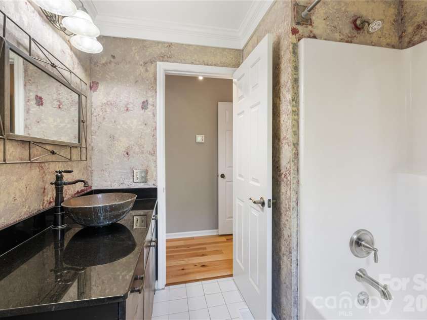 21 Village Drive, Asheville, NC 28803.  MLS# CAR4397486, YatesRealty ID 34010. 