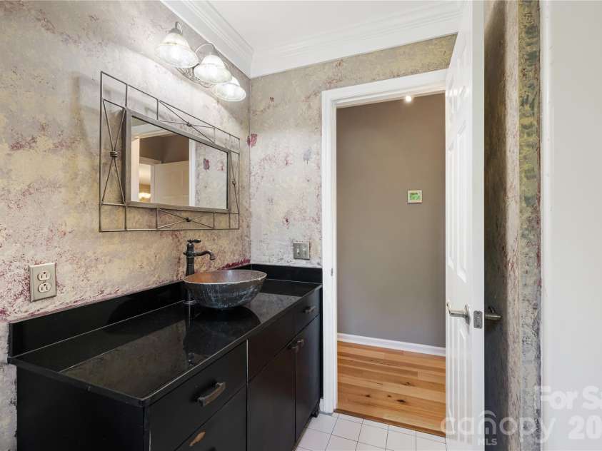 21 Village Drive, Asheville, NC 28803.  MLS# CAR4397486, YatesRealty ID 34010. 