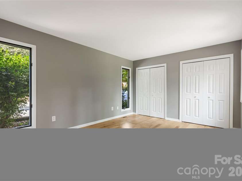 21 Village Drive, Asheville, NC 28803.  MLS# CAR4397486, YatesRealty ID 34010. 