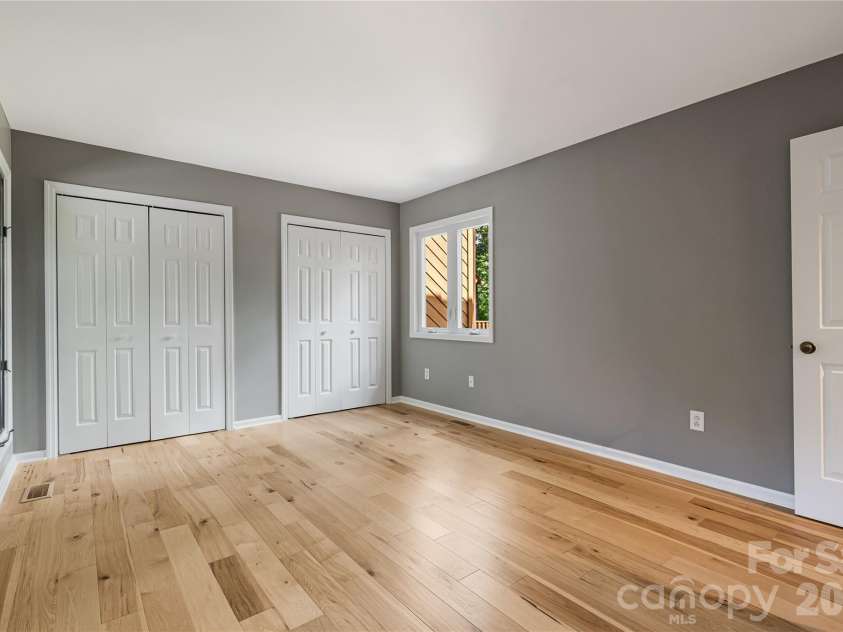 21 Village Drive, Asheville, NC 28803.  MLS# CAR4397486, YatesRealty ID 34010. 