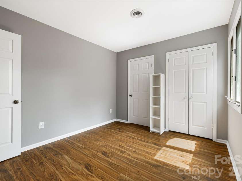 21 Village Drive, Asheville, NC 28803.  MLS# CAR4397486, YatesRealty ID 34010. 