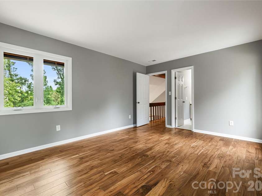 21 Village Drive, Asheville, NC 28803.  MLS# CAR4397486, YatesRealty ID 34010. 