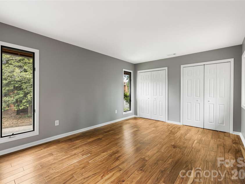 21 Village Drive, Asheville, NC 28803.  MLS# CAR4397486, YatesRealty ID 34010. 