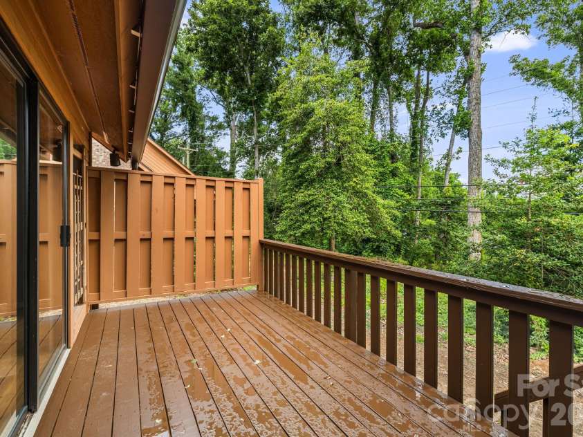 21 Village Drive, Asheville, NC 28803.  MLS# CAR4397486, YatesRealty ID 34010. 
