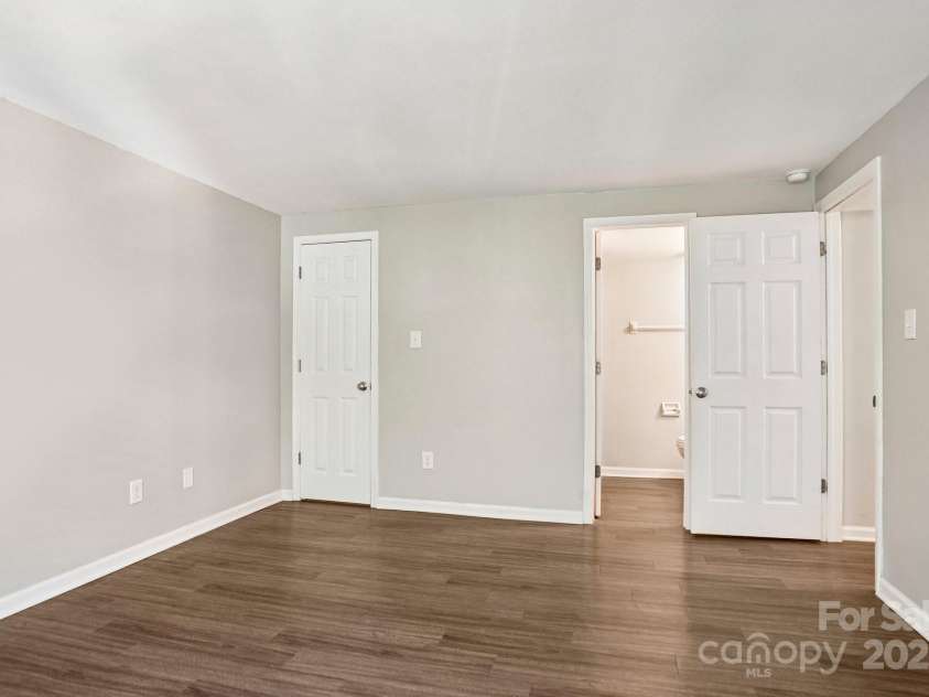 9531 Shannon Green Drive, Charlotte, NC 28213.  MLS# CAR4292861, YatesRealty ID 34010. 