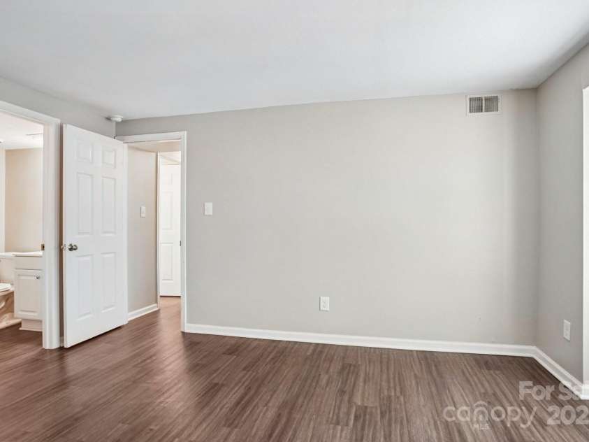 9531 Shannon Green Drive, Charlotte, NC 28213.  MLS# CAR4292861, YatesRealty ID 34010. 