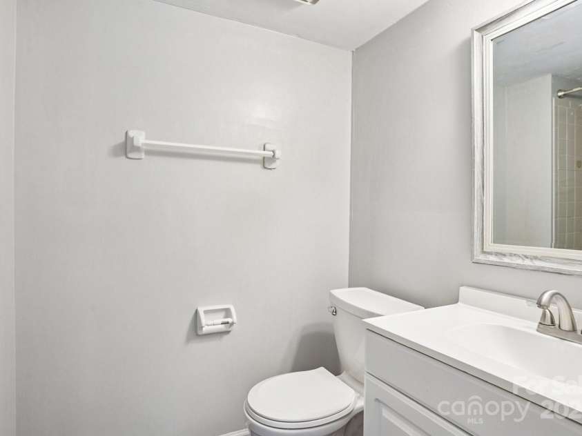 9531 Shannon Green Drive, Charlotte, NC 28213.  MLS# CAR4292861, YatesRealty ID 34010. 