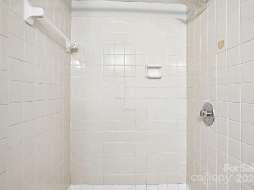 9531 Shannon Green Drive, Charlotte, NC 28213.  MLS# CAR4292861, YatesRealty ID 34010. 