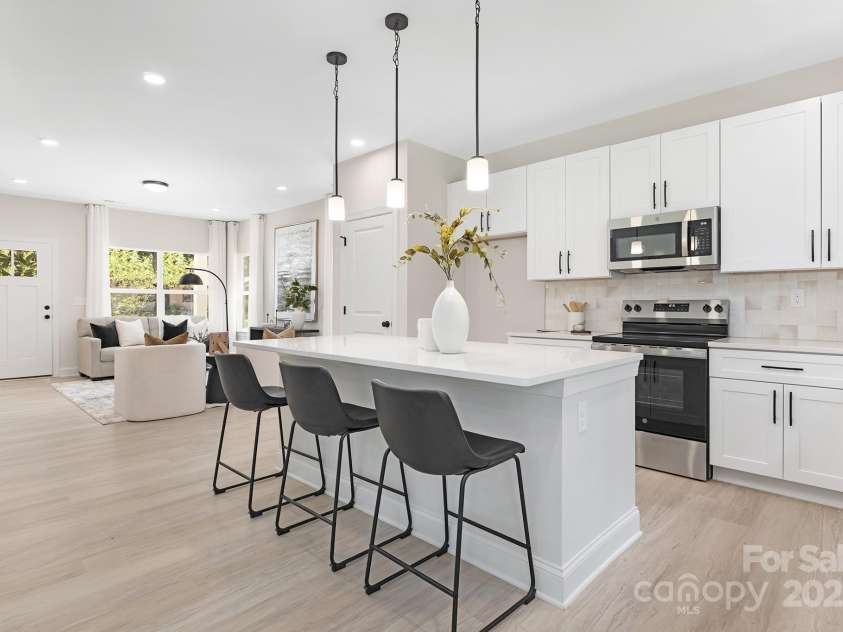 6121 Grove Park Boulevard, Charlotte, NC 28215.  MLS# CAR4283221, YatesRealty ID 34011. 